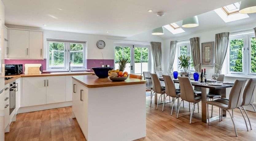 Photo of 5 Bed in Hoveton