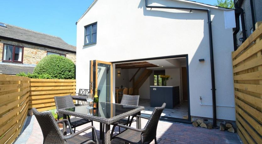 Photo of 2 Bed in Totley