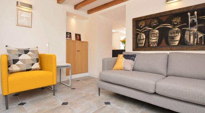 Photo of 2 Bed in Totley