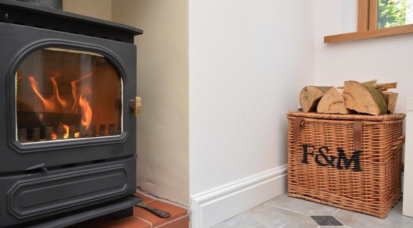 Photo of 2 Bed in Totley