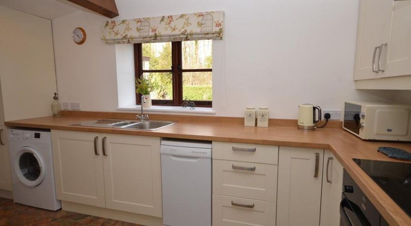 Photo of 2 Bed in Bishop Sutton