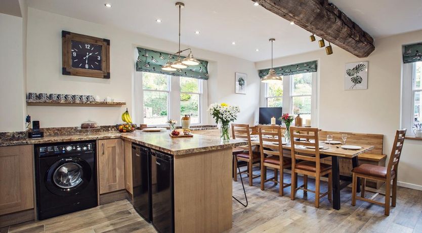 Photo of 4 Bed in Worcester