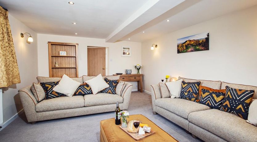 Photo of 4 Bed in Worcester