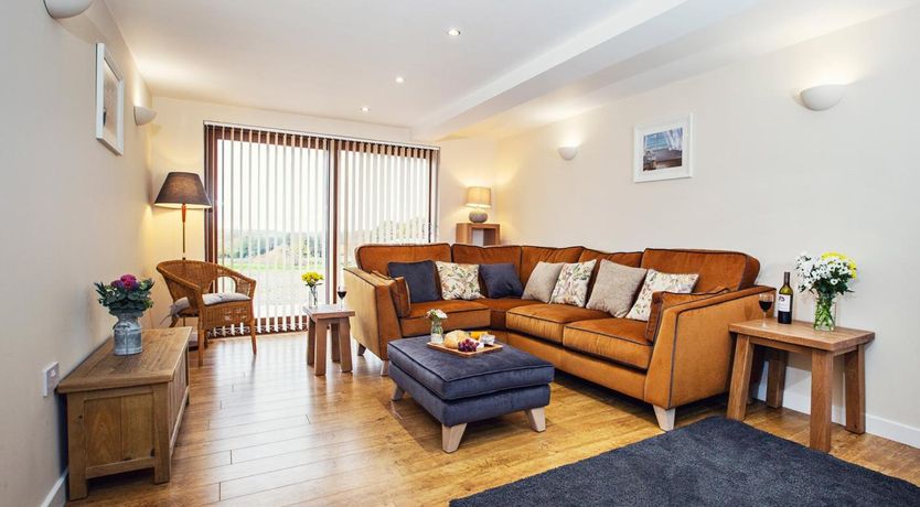 Photo of 4 Bed in Worcester