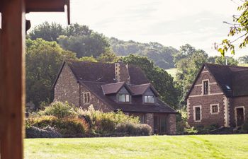 4 Bed in Worcester Holiday Cottage