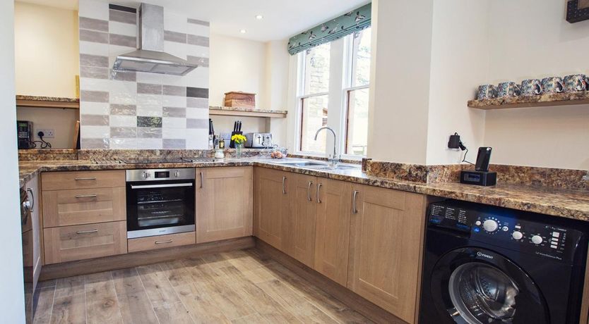 Photo of 4 Bed in Worcester
