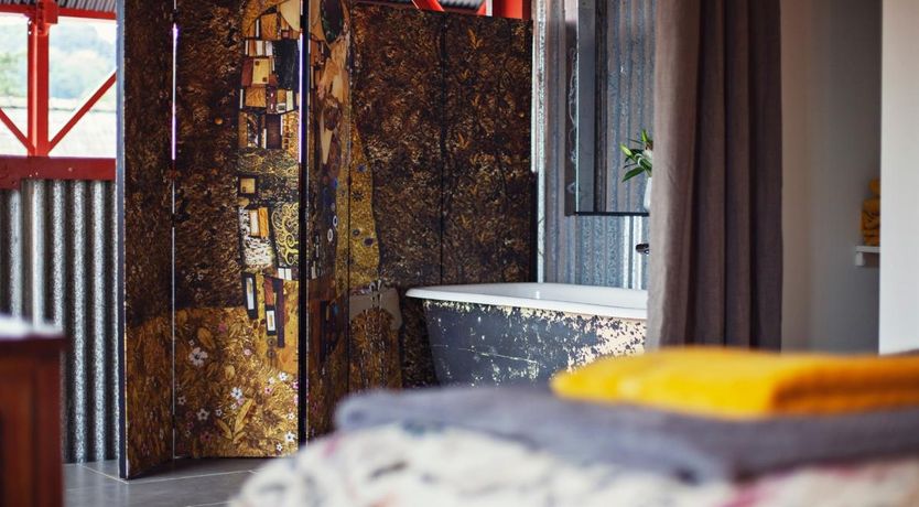 Photo of 5 Bed in Huntley