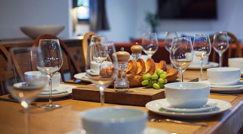 Photo of 5 Bed in Huntley