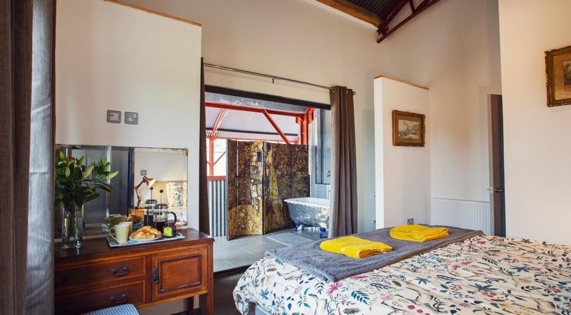 Photo of 5 Bed in Huntley