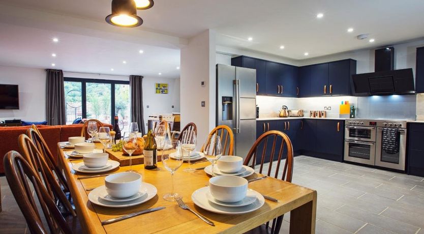 Photo of 5 Bed in Huntley