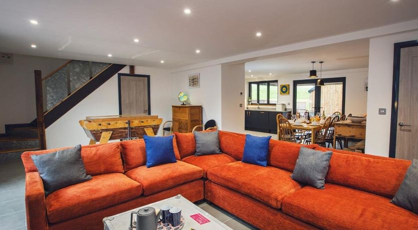 Photo of 5 Bed in Huntley