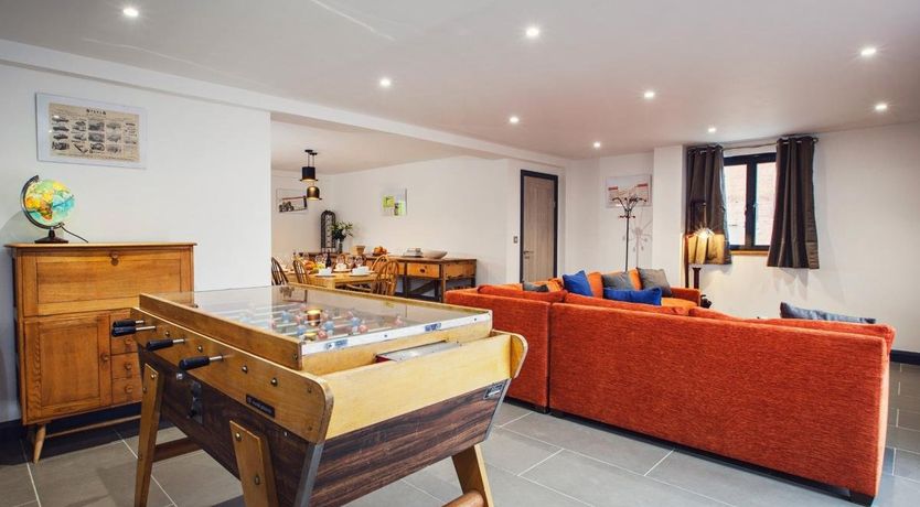 Photo of 5 Bed in Huntley