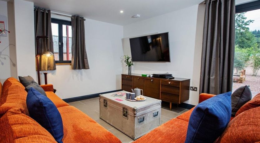 Photo of 5 Bed in Huntley