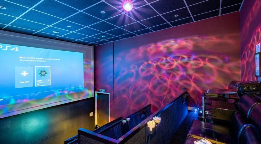 Photo of 9 Bed in Woolverstone