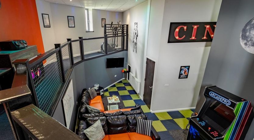 Photo of 9 Bed in Woolverstone