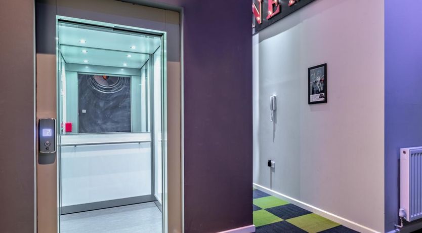 Photo of 9 Bed in Woolverstone