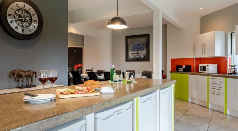 Photo of 9 Bed in Woolverstone