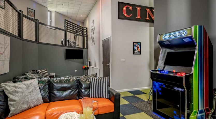 Photo of 9 Bed in Woolverstone