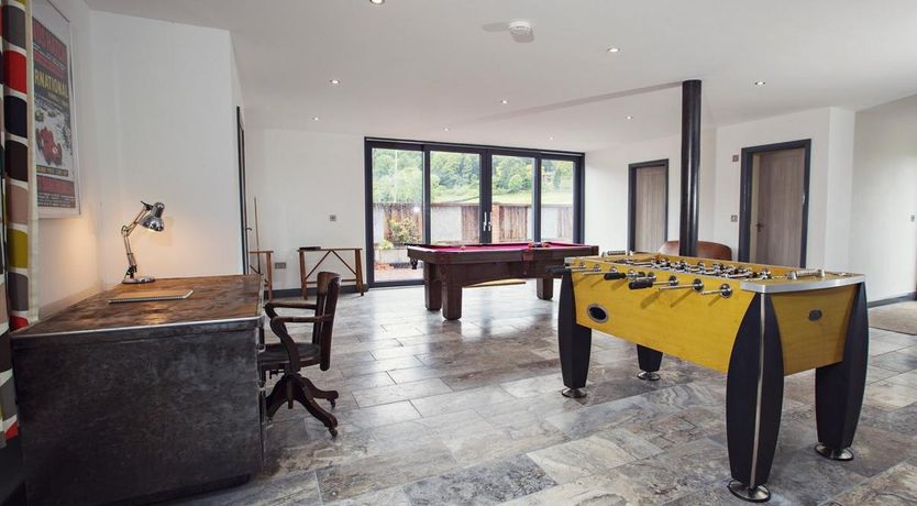 Photo of 5 Bed in Huntley