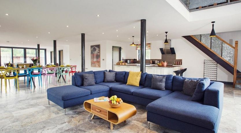 Photo of 5 Bed in Huntley