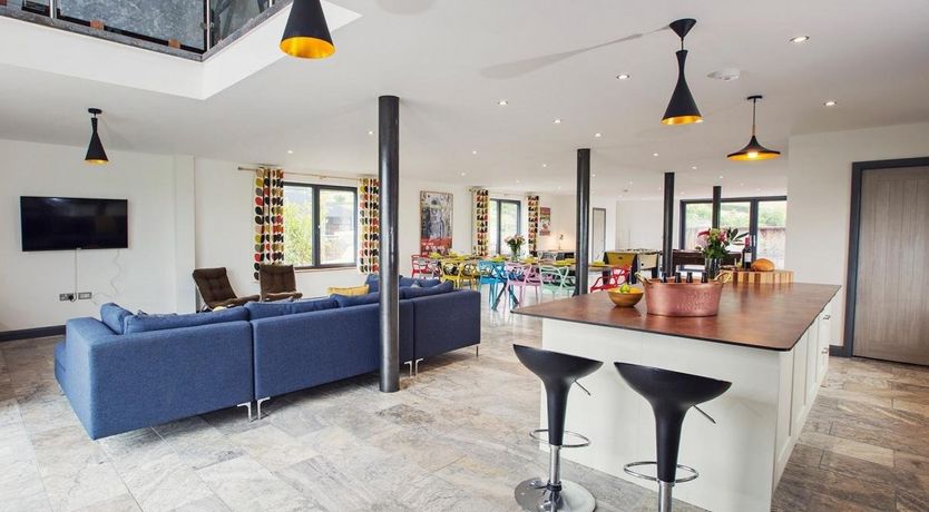 Photo of 5 Bed in Huntley