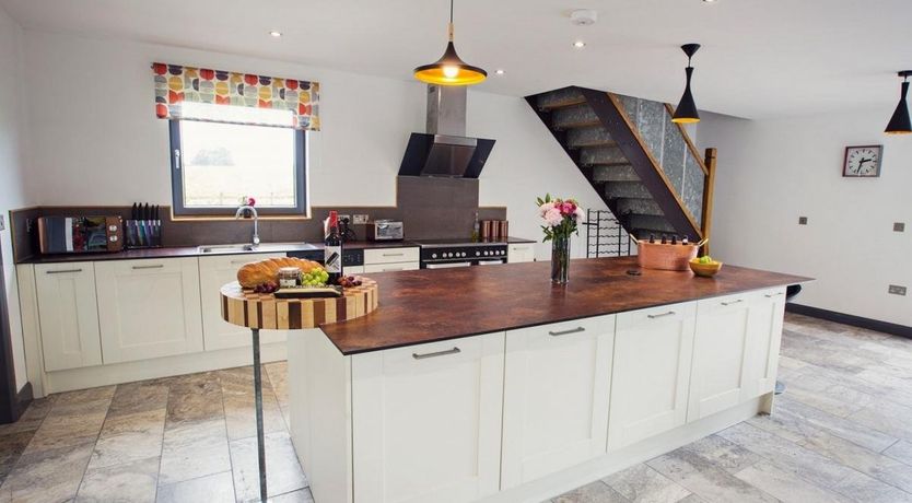 Photo of 5 Bed in Huntley