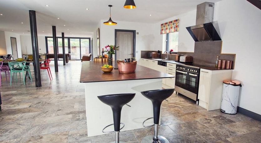 Photo of 5 Bed in Huntley