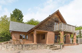 4 Bed in Worcester Holiday Cottage