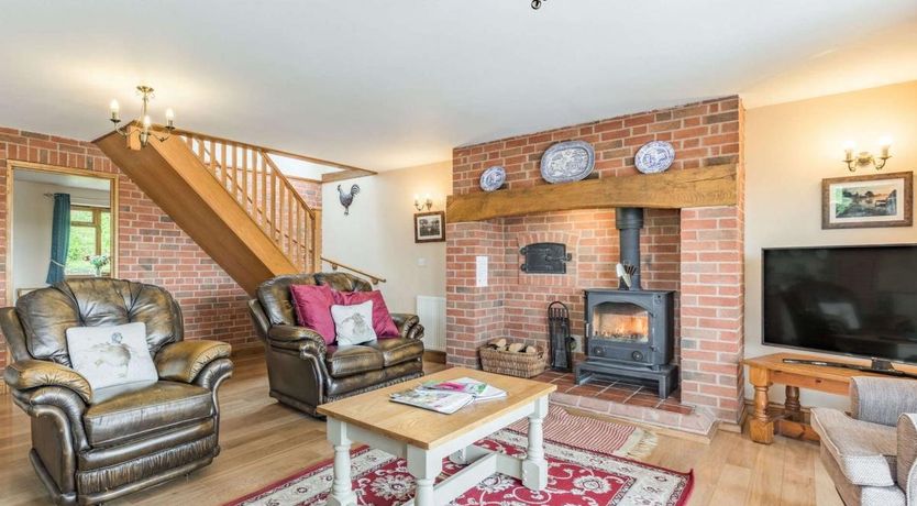 Photo of 4 Bed in Clifton-on-Teme