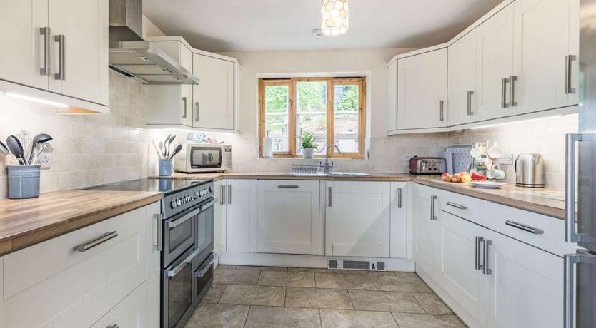 Photo of 4 Bed in Clifton-on-Teme