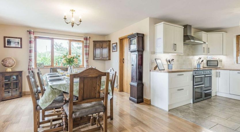 Photo of 4 Bed in Clifton-on-Teme