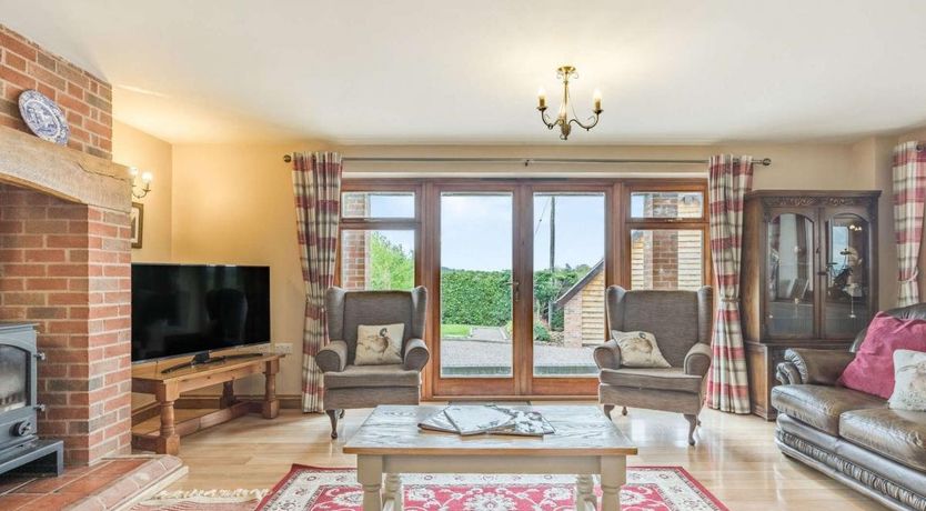 Photo of 4 Bed in Clifton-on-Teme