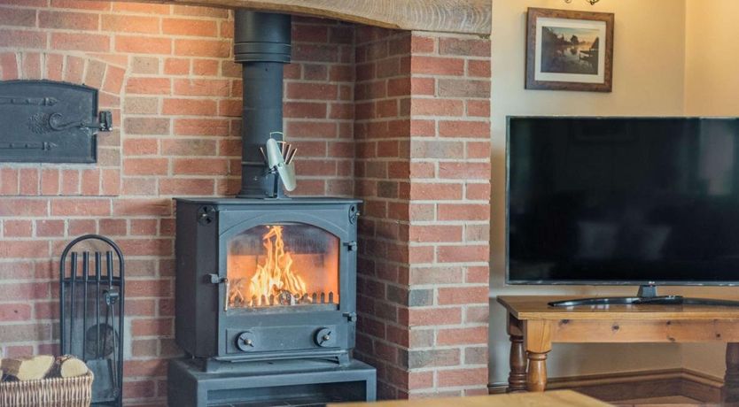 Photo of 4 Bed in Clifton-on-Teme