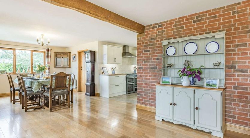 Photo of 4 Bed in Clifton-on-Teme