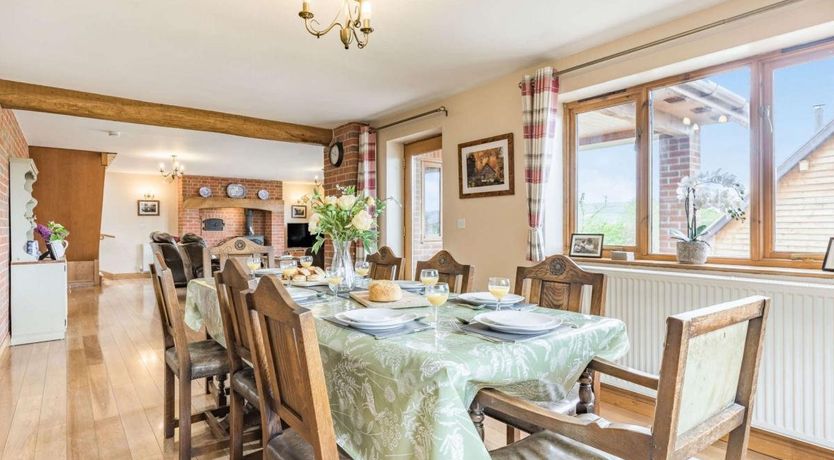 Photo of 4 Bed in Clifton-on-Teme