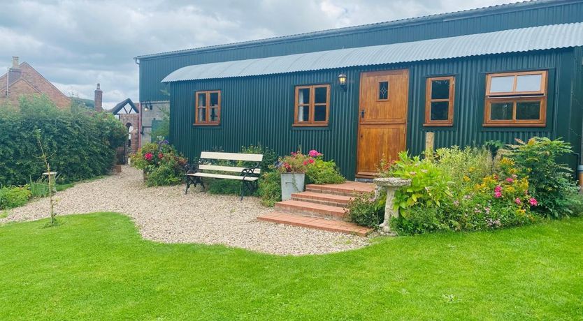 Photo of 1 Bed in Leighton