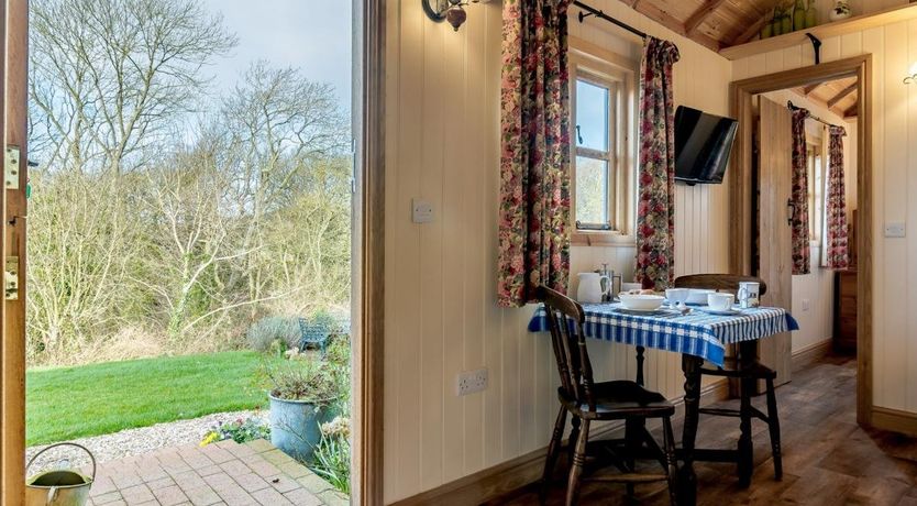 Photo of 1 Bed in Leighton