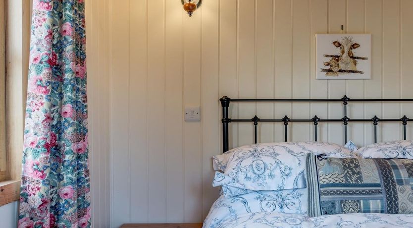 Photo of 1 Bed in Leighton