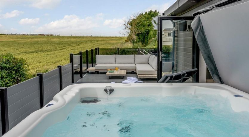 Photo of 5 Bed in Mundeseley