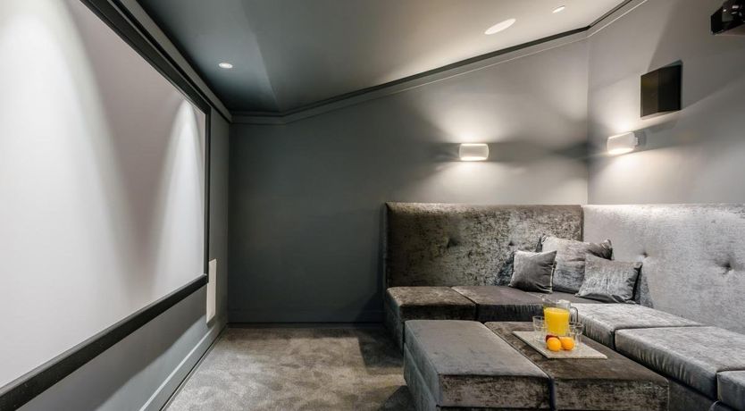 Photo of 5 Bed in Mundeseley