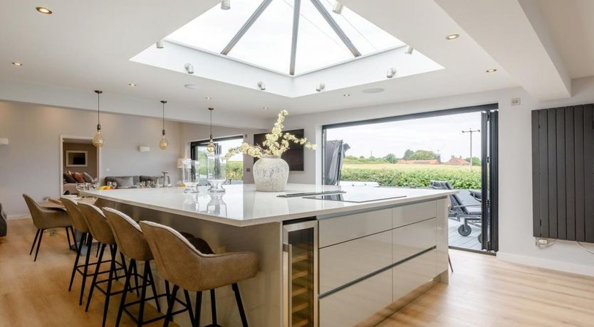 Photo of 5 Bed in Mundeseley