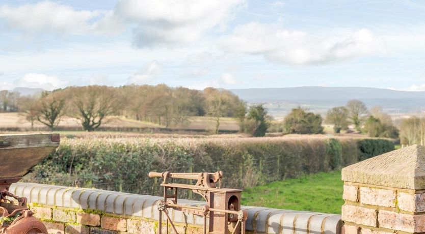 Photo of 2 Bed in Leighton