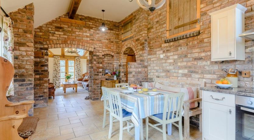 Photo of 2 Bed in Leighton