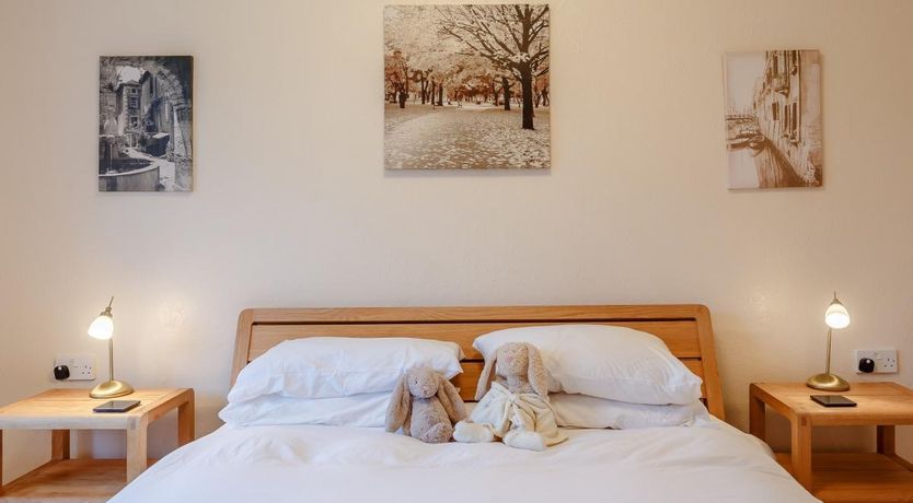 Photo of 3 Bed in Glendale