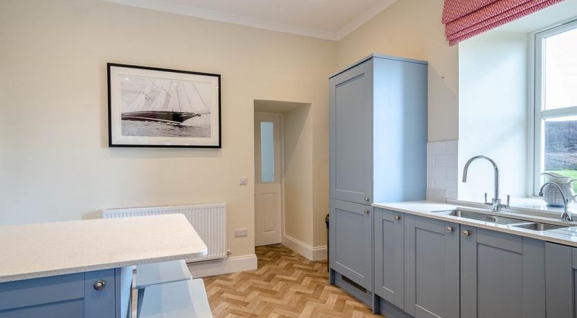 Photo of 4 Bed in Machrie