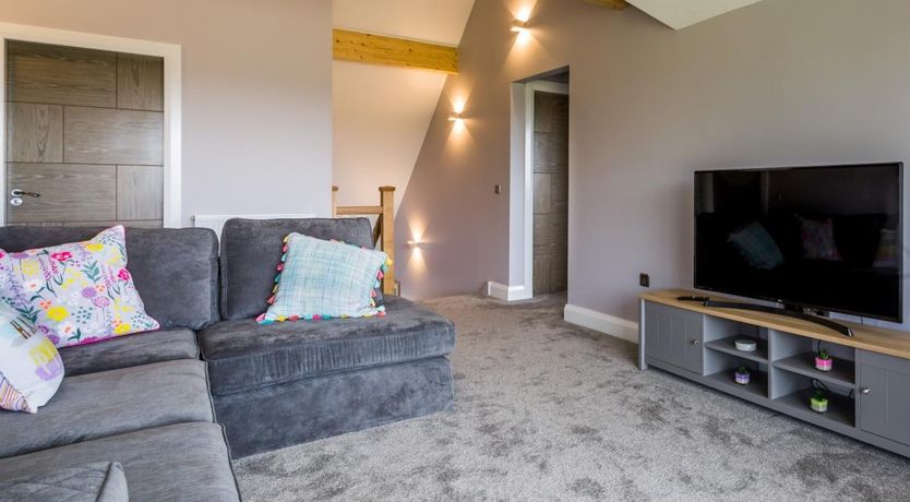 Photo of 4 Bed in Kilpatrick