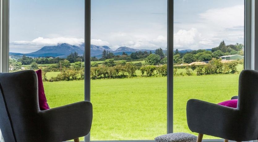 Photo of 4 Bed in Kilpatrick