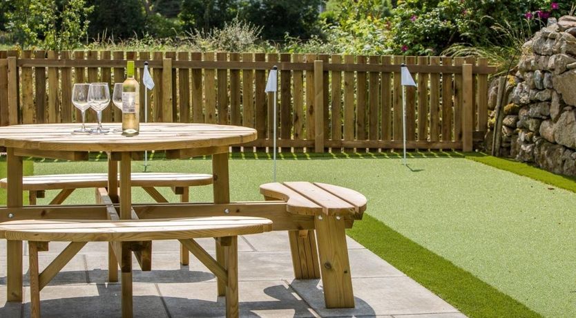 Photo of 4 Bed in Kilpatrick