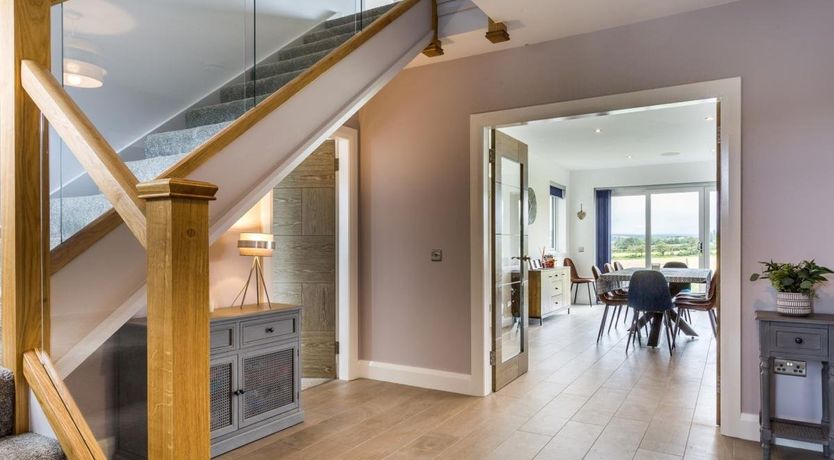 Photo of 4 Bed in Kilpatrick