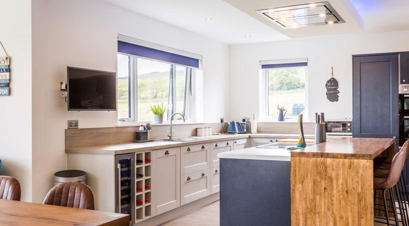 Photo of 4 Bed in Kilpatrick